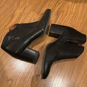 FRYE Jennifer Black Leather Ankle Side Zip Booties Size 8.5 B